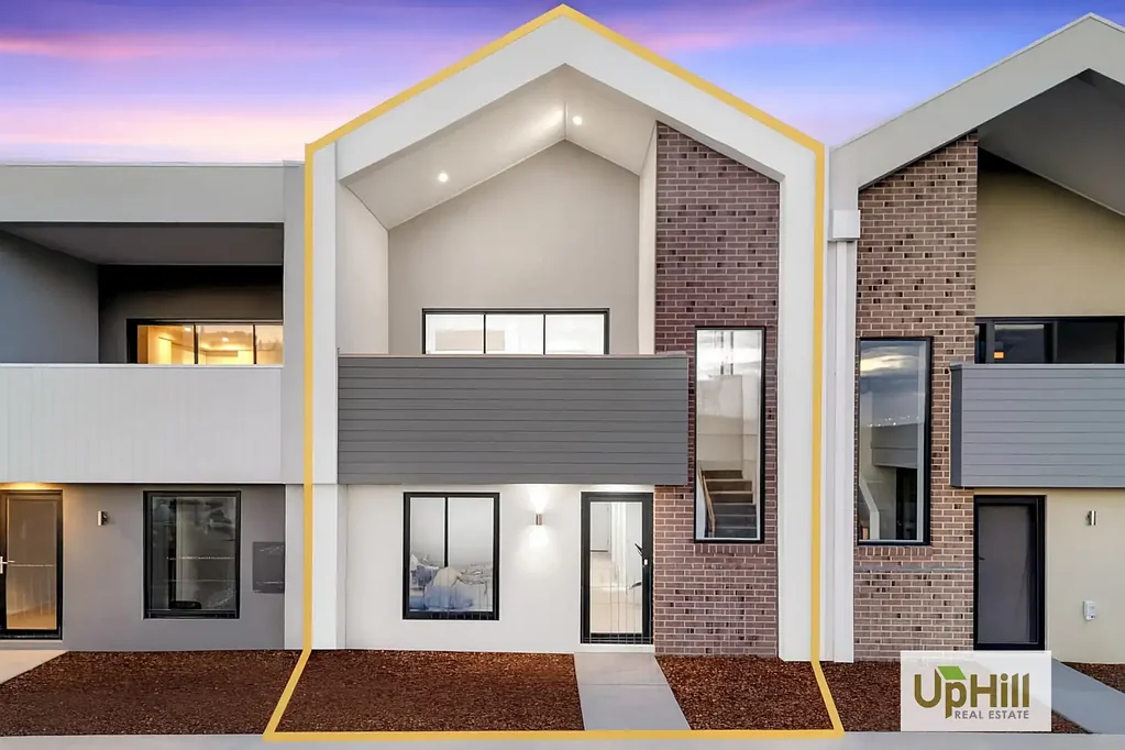6 Locanda Walk, Clyde North, VIC 3978