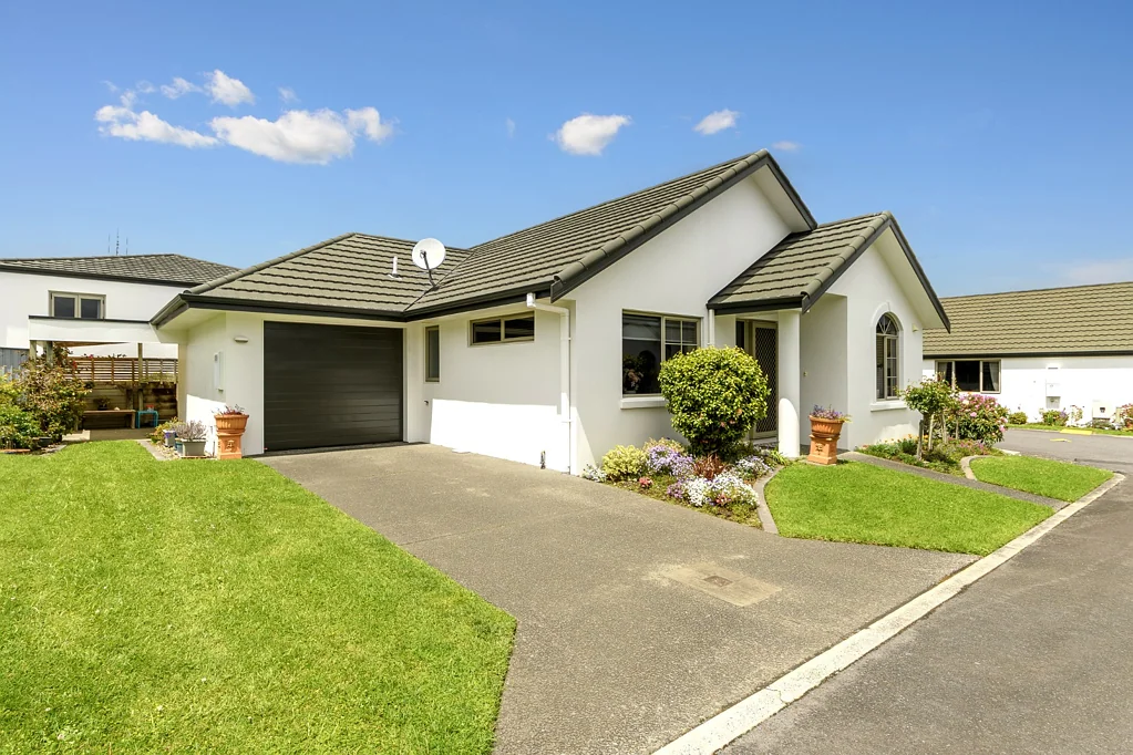Pyes Pa 2બેડરૂમ Freehold Stand-Alone Unit in Orange Grove Village