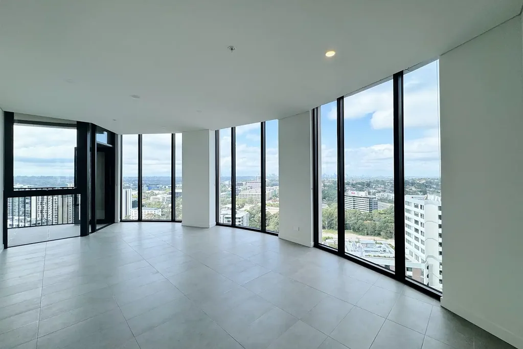 Luxury nearly brand new three-bedrooms with unblocking open area and city views! To be the first inspect!