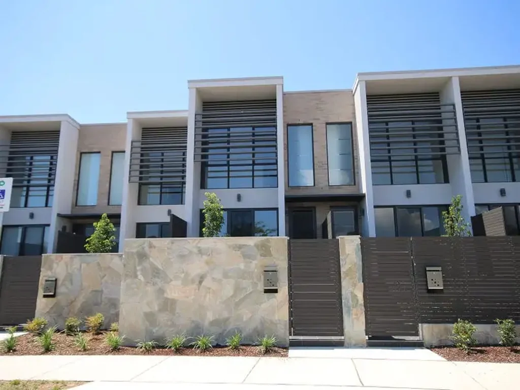 MODERN 4 BEDROOM HOME