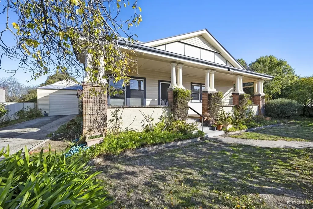 Newington 4कमरा Elegant Bungalow Style Home on 1040 Square Metres of Land