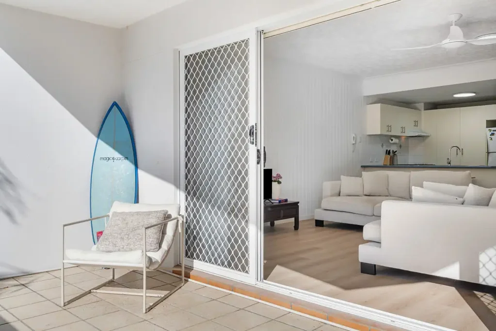 Surfers Paradise 2房  Opportunity Awaits - Convenient Chevron Island Living