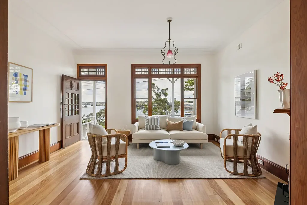 Balmain 4房 289平米港区地块 无遮挡水景 对面海滨浴场 潜力巨大 双车库宜居 Harbourside parcel on twin lots opposite Dawn Fraser Baths