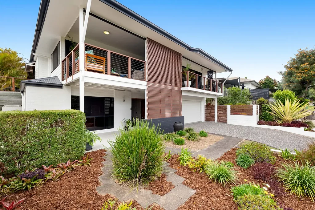 Seventeen Mile Rocks 4침실 The ideal Entertainer with elevated leafy views.