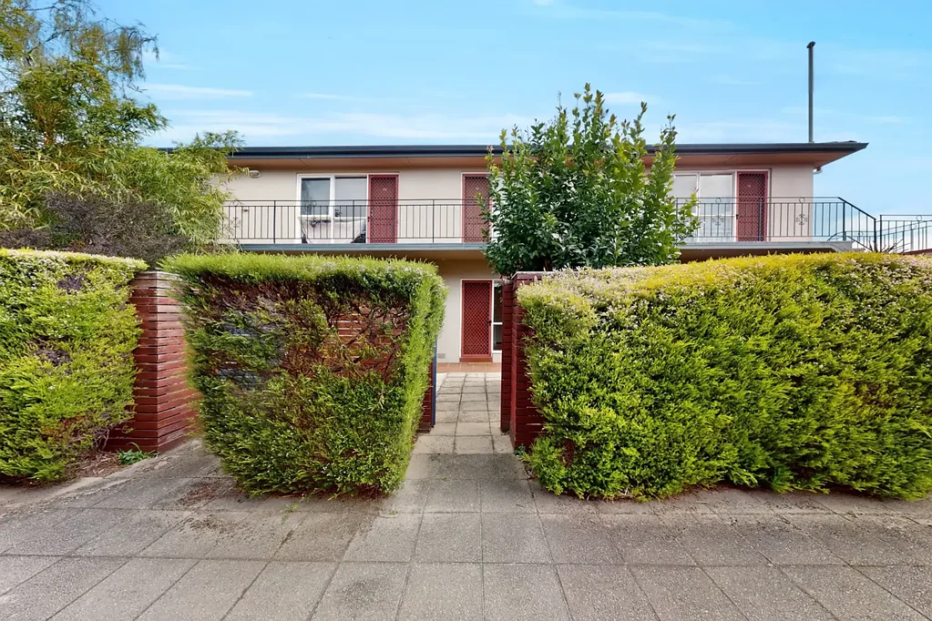 This beautiful, updated ground-floor apartment offers stylish, low-maintenance living in a highly desirable location.
