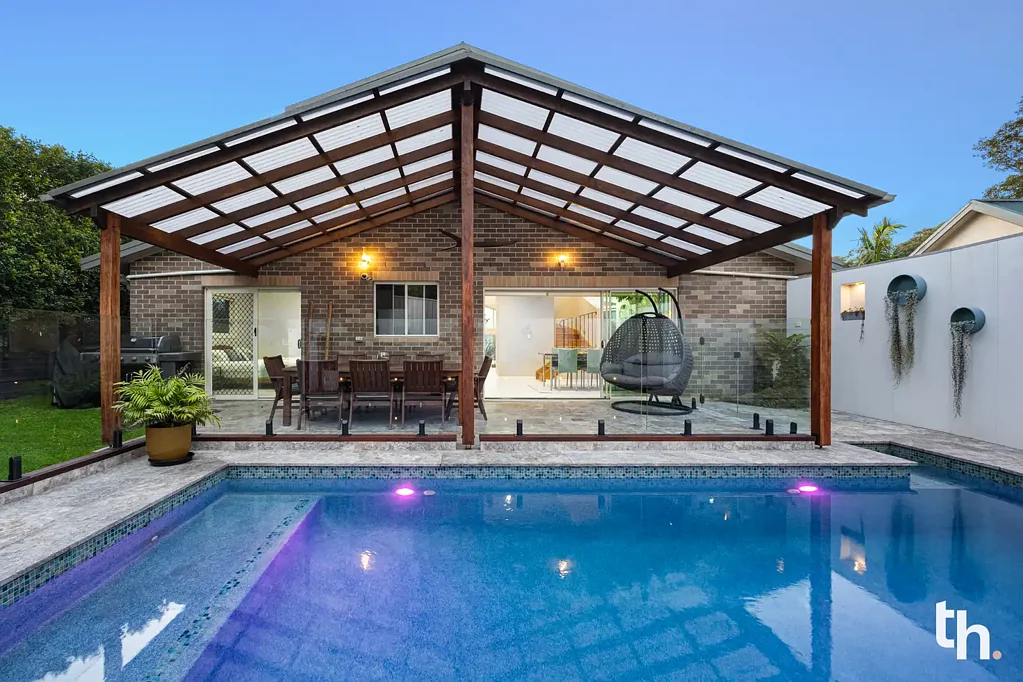 Warners Bay 5房  Fabulous Family Home with Exceptional Extras