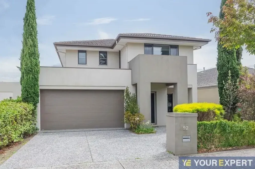 A Modern Sanctuary with Solar Power in Beautiful Affinity Estate