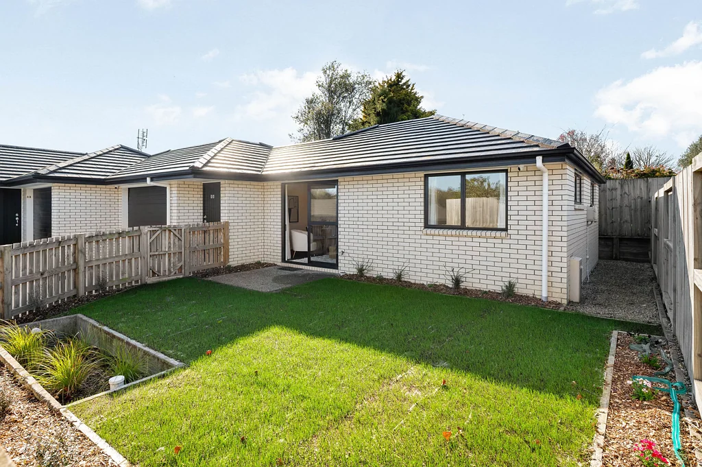 Harrowfield 2 Bedroom Easy-Care Living – Priced to Sell!
