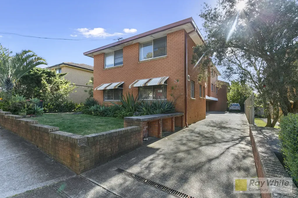 Bright and Airy 2 Bedroom Apartment with Garage