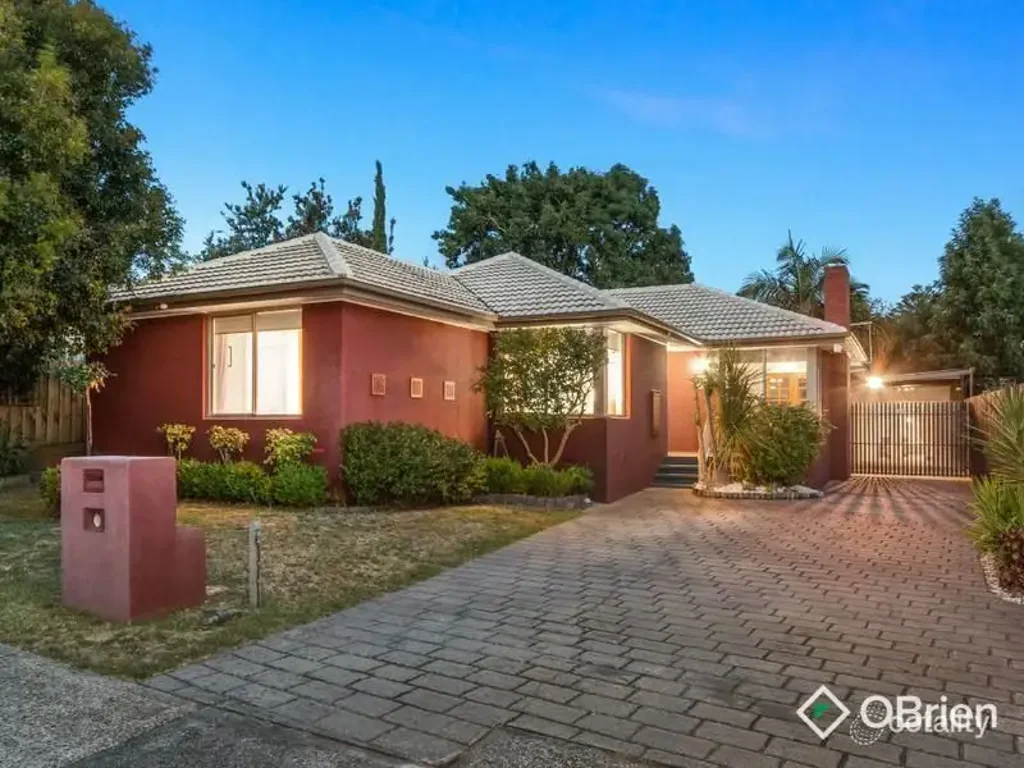 13 Stradbroke Avenue, Frankston South, VIC 3199