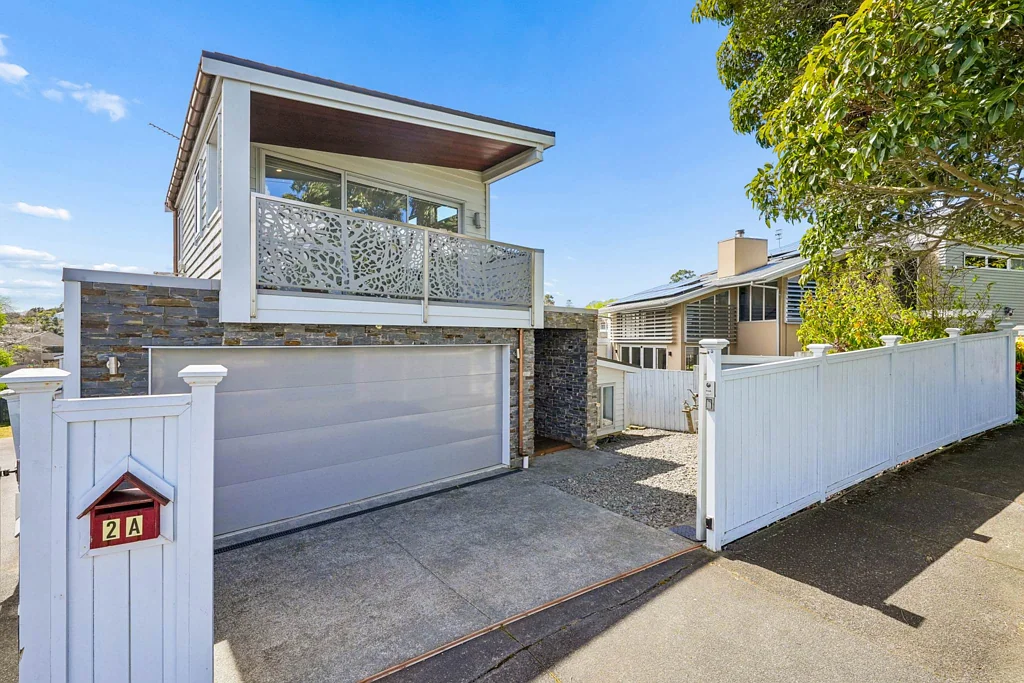 Epsom 5Moenga Modern Luxury only a minute to St Cuthberts
