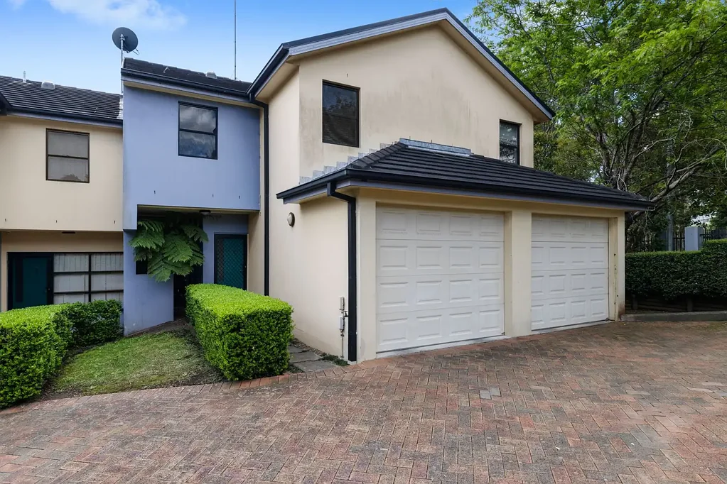 Wahroonga 3Kwarto Quiet townhouse with courtyard, 550m to trains