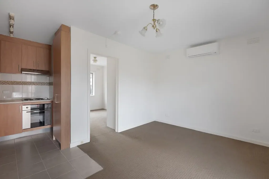PEACEFUL GROUND-FLOOR LIVING IN A CONVENIENT CARNEGIE LOCATION!