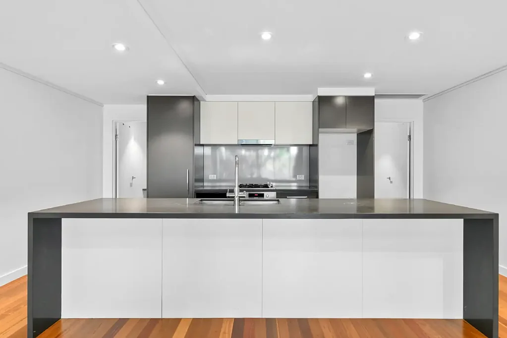 Oversized & Park Side Apartment