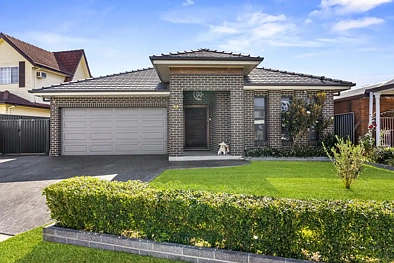 Greystanes 4房 现代单层砖面住宅 宽敞室内外空间 主卧带步入式衣帽间 独立卫浴 双车位锁车库 676.6 sqm高地地块 MODERN SINGLE-LEVEL HOME - OPEN TO VIEW SAT 16/05/2026 @ 11-11.30AM