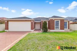 44 Peterborough Circle, North Lake