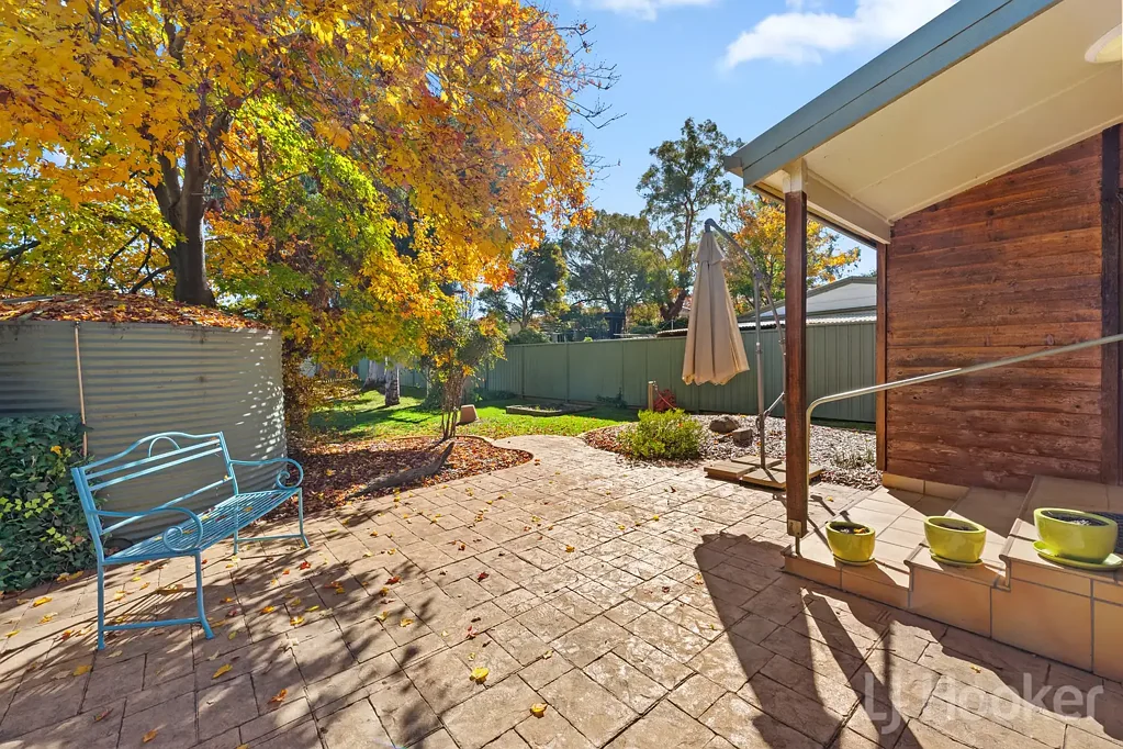 Queanbeyan East 2房  Charming Cedar Cottage
