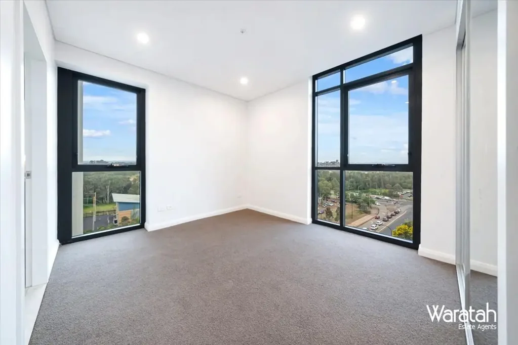 Beautiful 2-Bedroom apartment Corner Location !!