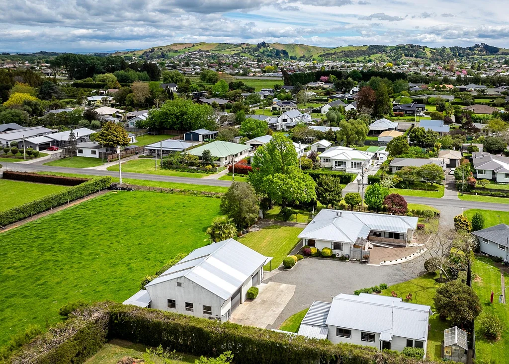 Jervoistown 5Kwarto Home & Income, Dual Dwellings - Big Shed!