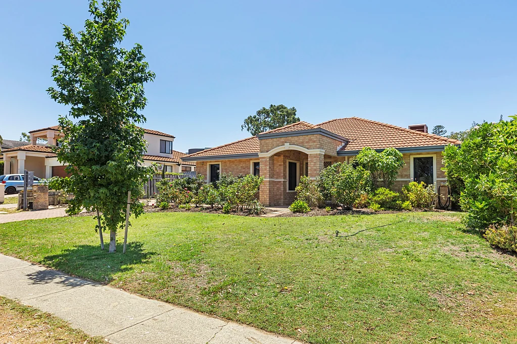 32 Glenelg Avenue, Wembley Downs, WA 6019