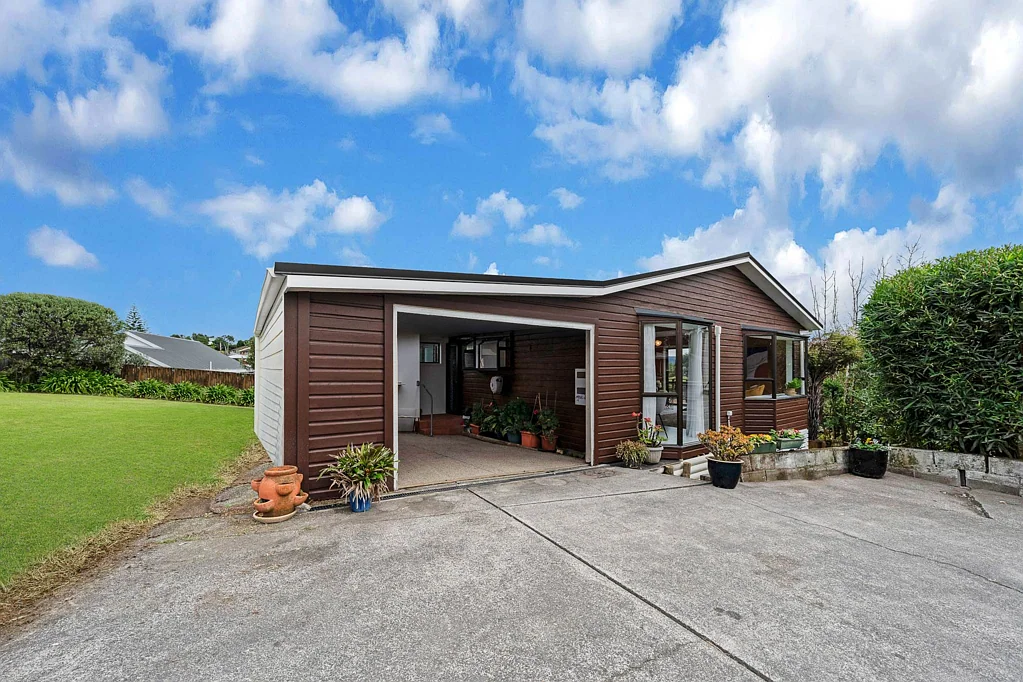 Sunnyvale 3Moenga GOLDMINE ON 1548sqm (Approx) MHU ZONED!