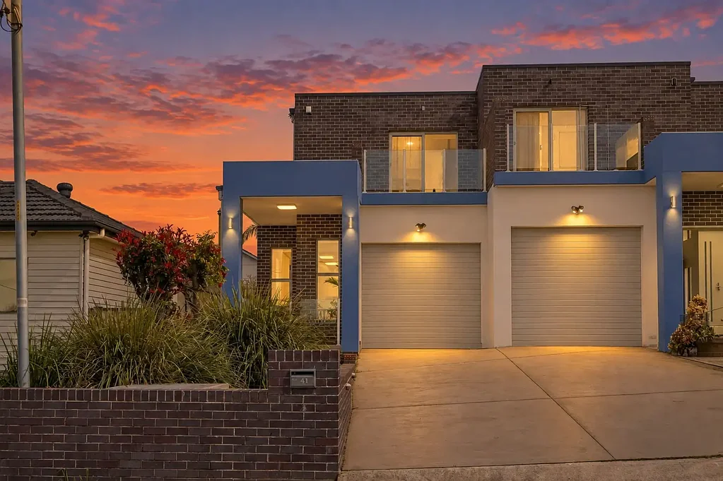 Merrylands 4બેડરૂમ Contemporary Family Living with Space to Enjoy