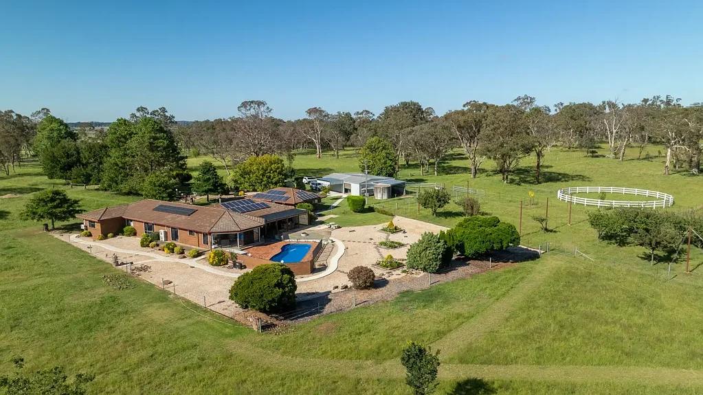 Armidale  "Gateway" - A Luxurious Rural Retreat Just Minutes from Armidale