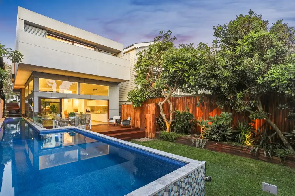 Luxury Freestanding Beach House with No Expense Spared!