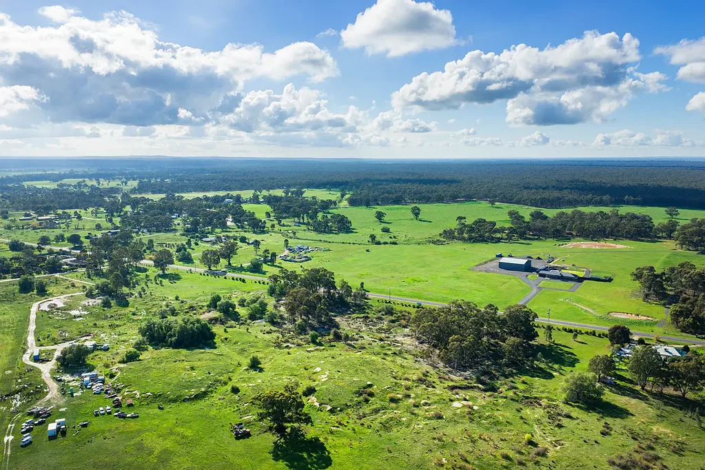 Bowenvale Prime 7.6-Acre Lifestyle Opportunity