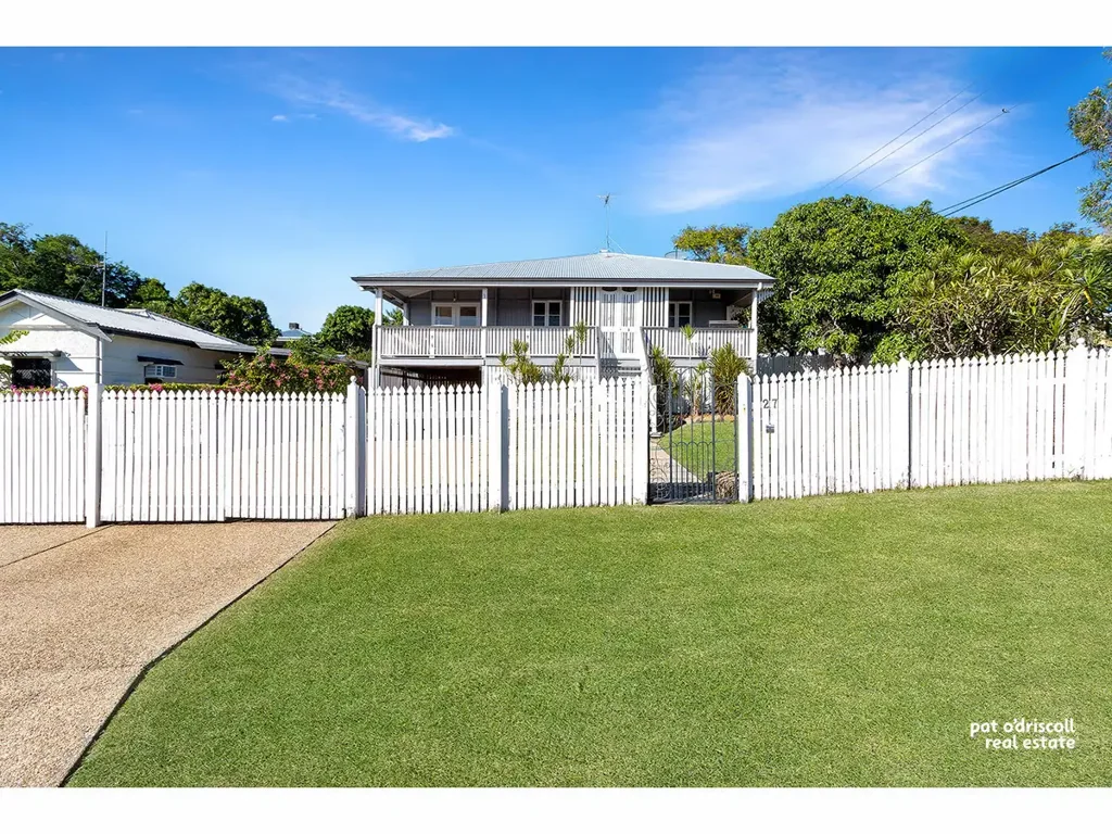 ELEVATED QUEENSLANDER WITH DECK & REAR ACCESS