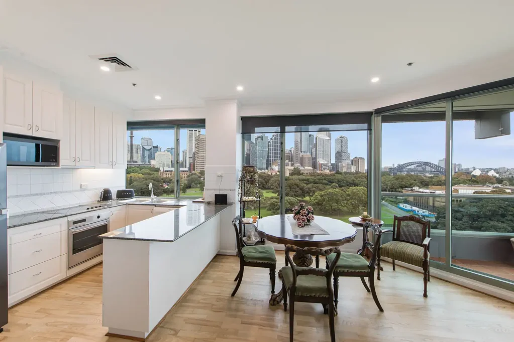 DOMAIN APARTMENTS