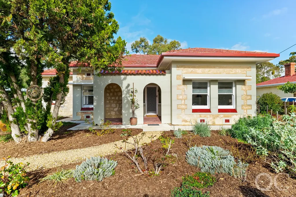 Yankalilla 4房  Open the Door to a Restored Country Classic Five Minutes from Normanville's Sands