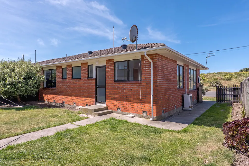 New Brighton 2غرفة نوم "As Is" Beachside Bargain - Location Says It All