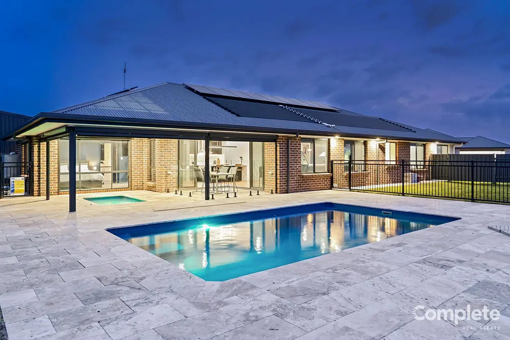 Suttontown 3ਬੈੱਡਰੂਮ Complete Real Estate - Kim Cawthorne
