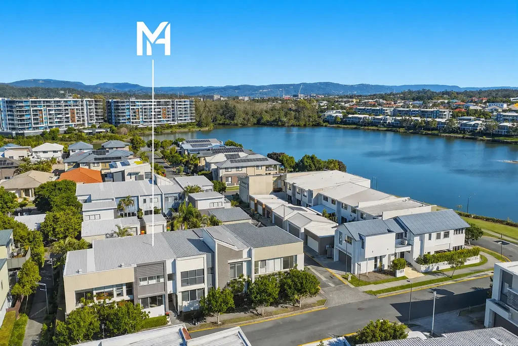 Varsity Lakes 3房  Stylish, Spacious & Perfectly Positioned 3 Bedroom Townhouse!!