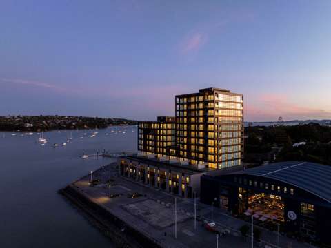 Hobsonville 2房 滨水豪华城市屋，Architectus匠心独运，尽享海港美景，尊享私密雅致生活——Catalina Bay珍稀之选 Willis Bond: Wharf Terrace on The Water