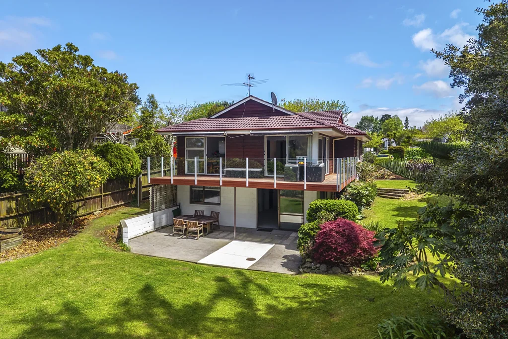 Wattle Downs 3房  Come Home to a Waterfront Lifestyle to Love!