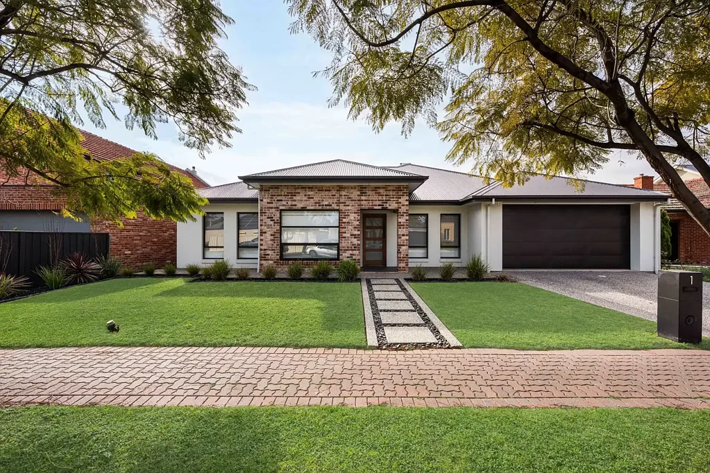 Glenelg North 5Moenga Contemporary Family Living, Made for Entertaining.