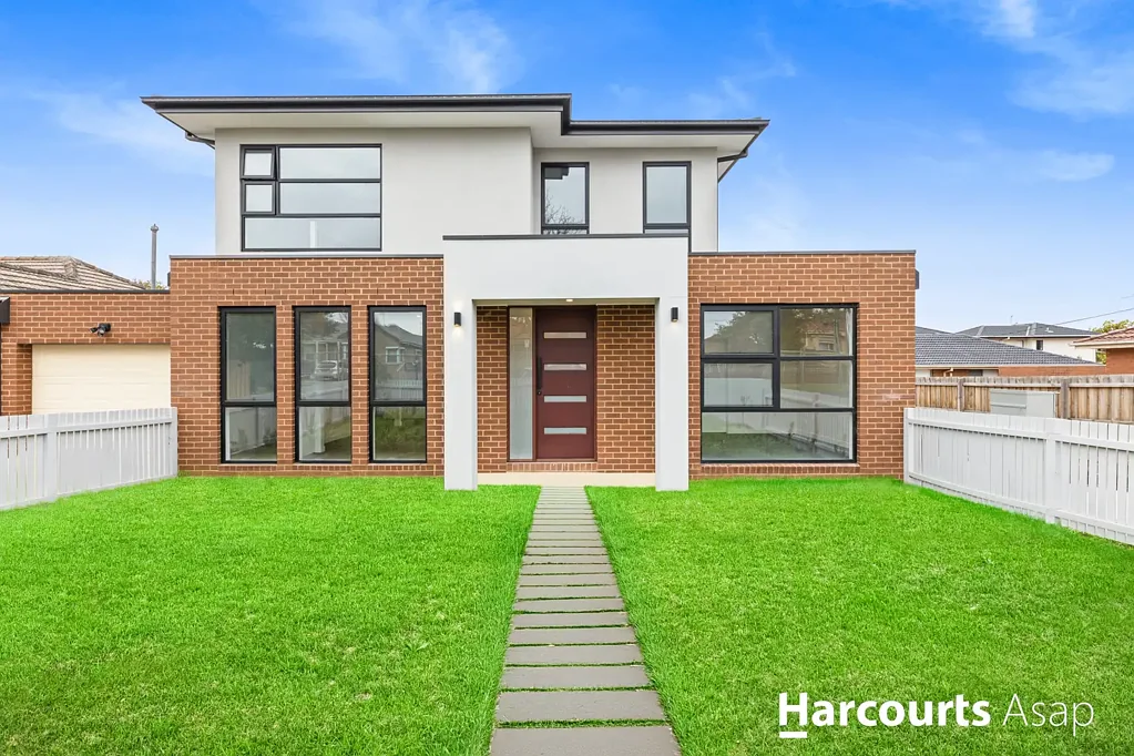 Dandenong 4ਬੈੱਡਰੂਮ Brand New Front Townhouse  #1 + 2 Additional Units Available – Prime Dandenong Location
