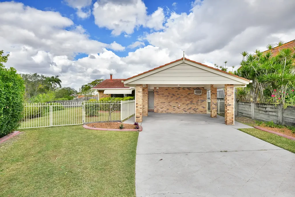 Riverhills 4房 高地势便利位置的家庭住宅 Family home in Elevated and Convenient Location