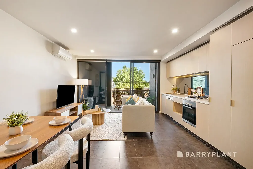 Fitzroy North 2房 Brunswick街沿街 2卧豪华公寓 Bellini精品楼 开放式起居 美食厨房 Bosch电器 私人阳台 专用车位 电车站旁 Beautiful Bellini unit available now!