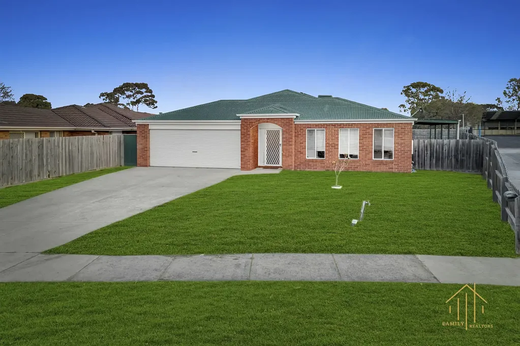 Dandenong North 6બેડરૂમ Grand Family Home with Granny Flat on 910m² (Approx.) – Endless Potential in a Prime Location!!