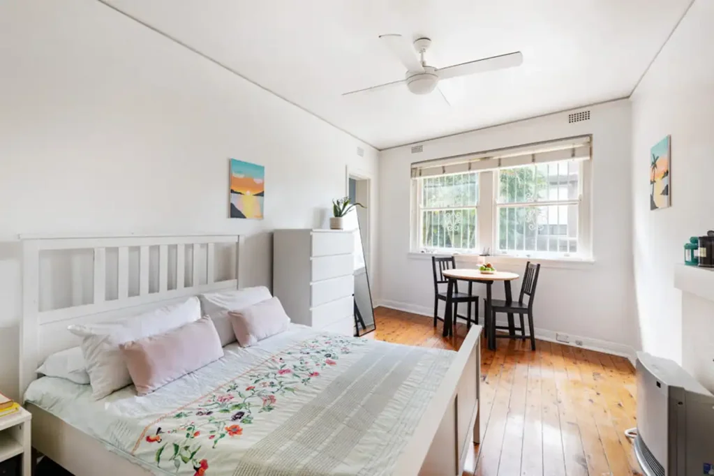 Parkside Art Deco Studio With Tranquil Leafy Vista