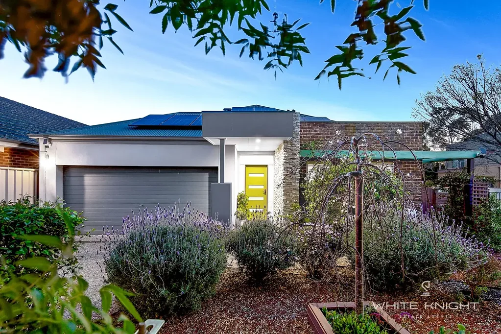 Caroline Springs 4Habitaciones NORTH FACING I KOROROIT SCHOOL ZONED EX-DISPLAY HOME | 2 MASTERS | 3 BATHS | 2 LIVING | 2 KITCHENS | 2 ALFRESCOS | WALK TO CS SQUARE