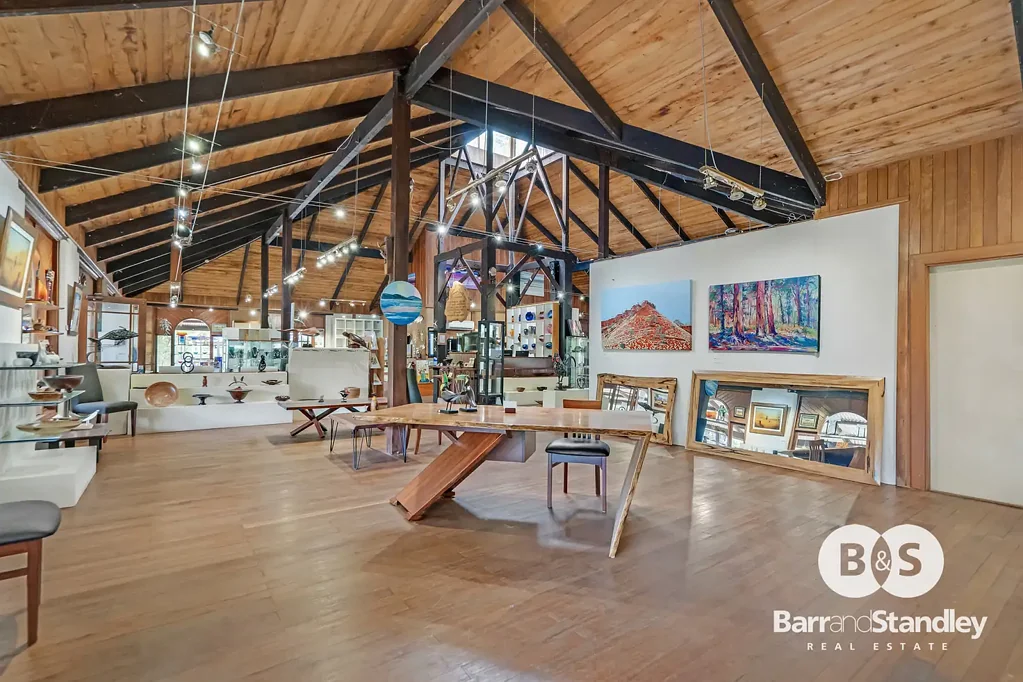 Forest Grove 3chambre Exclusive Boranup National Park Acreage includes approved building envelope for residence, fully built restaurant and Boranup Art Gallery.