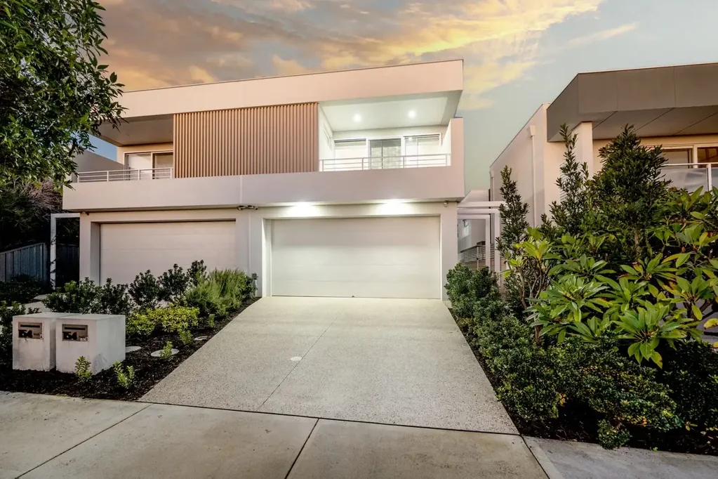 Scarborough 3 Bedroom A Modern-Stunner Perched High Up On Westview Street.