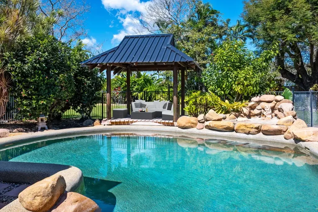 Rasmussen 3ਬੈੱਡਰੂਮ A Home That Feels Like a Tranquil Tropical Getaway