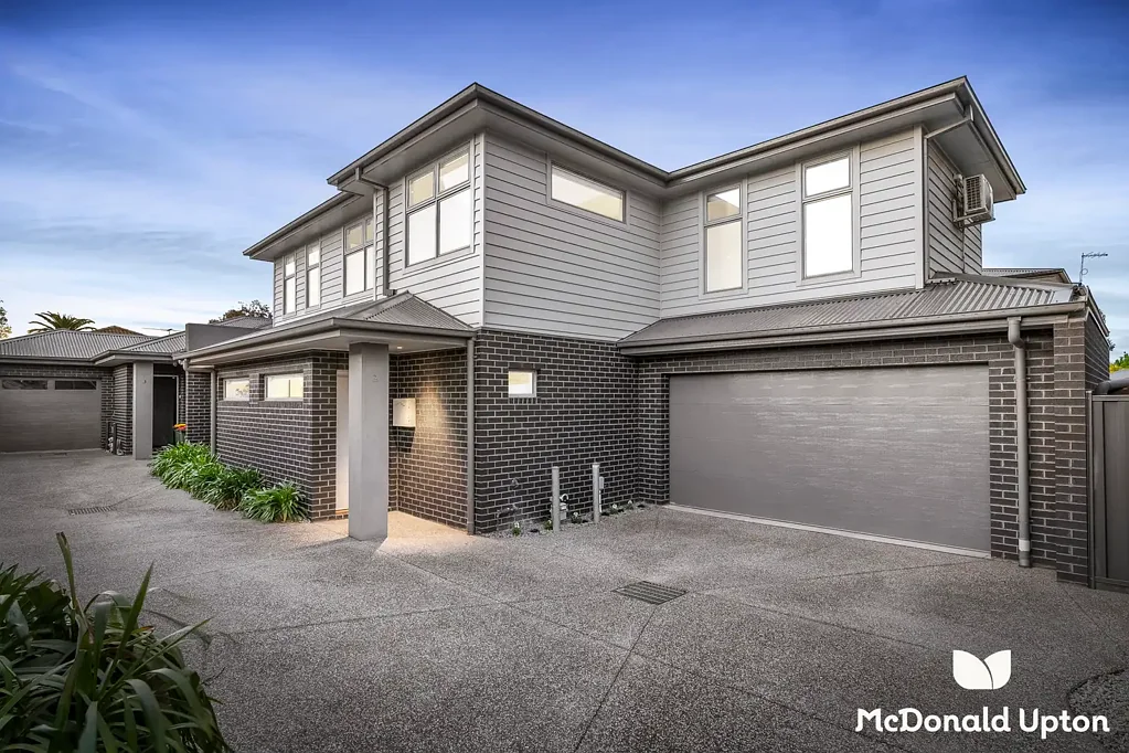 2/17 Oshannassy Street, Essendon North, VIC 3041