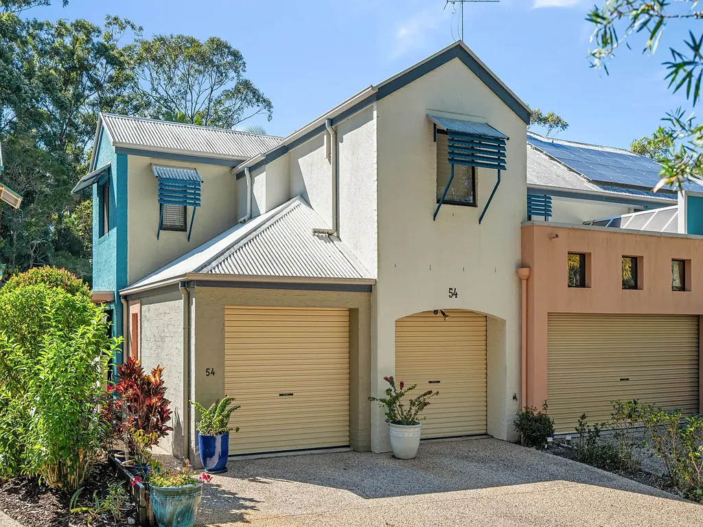 Mooloolaba 3ਬੈੱਡਰੂਮ House-Sized Townhouse with Resort Amenities - First Time on Market in 22 Years