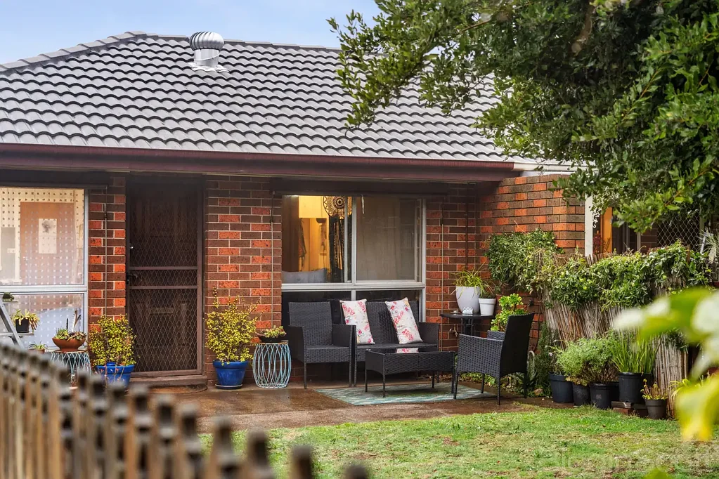 Daylesford 1房  Charming 1-Bedroom Unit – Quiet, Private, and Just Steps from Town